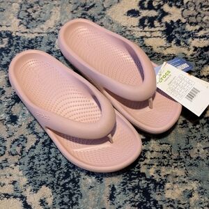 NWT Crocs Mellow Recovery Flip Flop - Size 7 - Light Pink